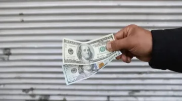 فجوة سعرية واسعة.. تذبذب أسعار صرف الدولار مقابل الدينار في الأسواق العراقية